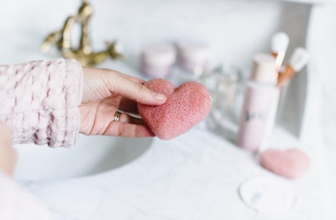 Start to sponge: waarom een konjac spons een vaste plek in de badkamer verdient